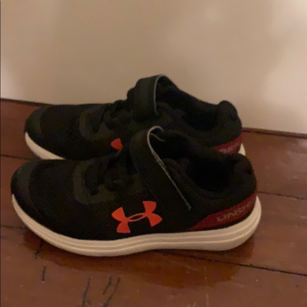 Boys tennis shoes
